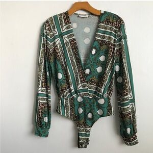 FLOUNCE LONDON BODYSUIT GREEN WHITE V NECK LONG SLEEVE TOP 4